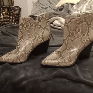 14th & Union gray snakeskin booties